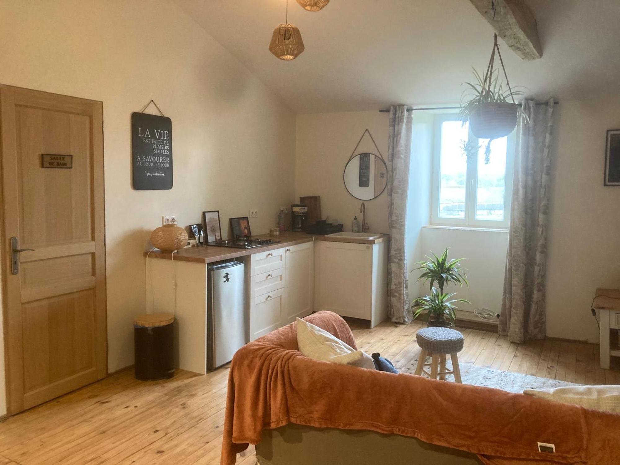 Premier Etage D Une Jolie Maison A La Campagne Montravers Extérieur photo